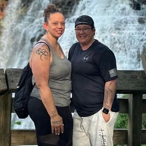 Meet your Posher, Jolonda